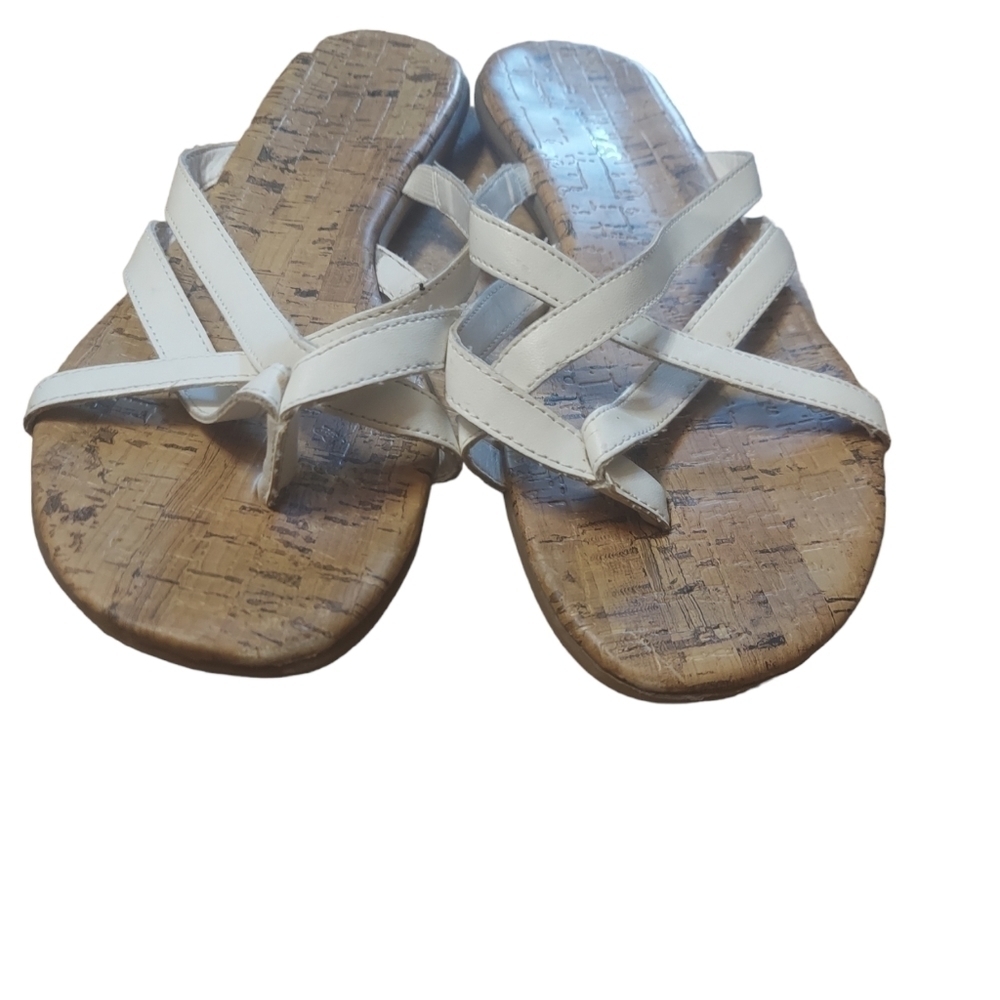10 Aerosoles white sandals